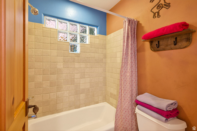 3617 Red Rock Drive Moab, UT 84532 - Photo 39 of 79 Bathroom featuring shower / bath combo and toilet