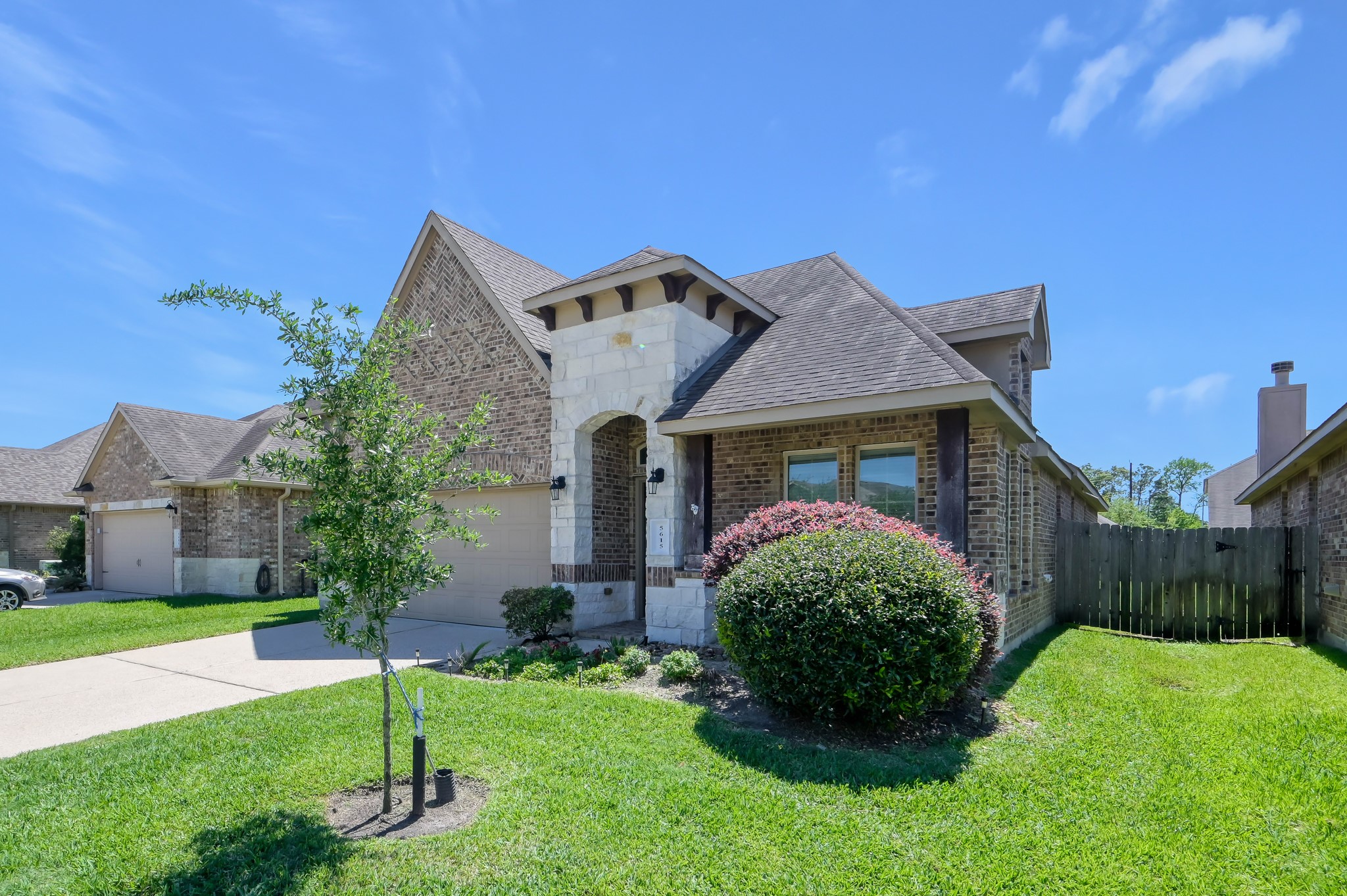 5615 Glenfield Spring Lane Spring, TX 77389 - Photo 2 of 43