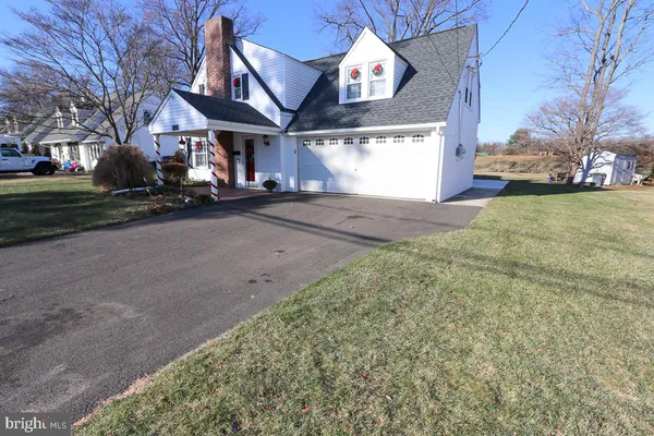 a view of a house with a yard and garage
