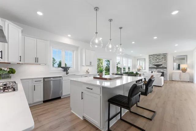 $914,115 | 1872 Royal Boulevard North, Lake Elmo, MN 55042