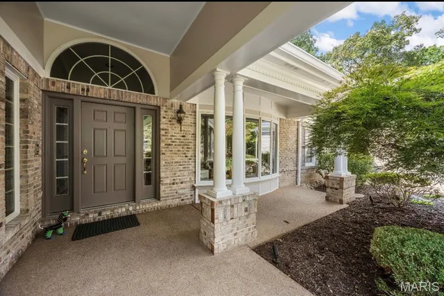 $1,060,000 | 17718 Chaistain Court, Chesterfield, MO 63005