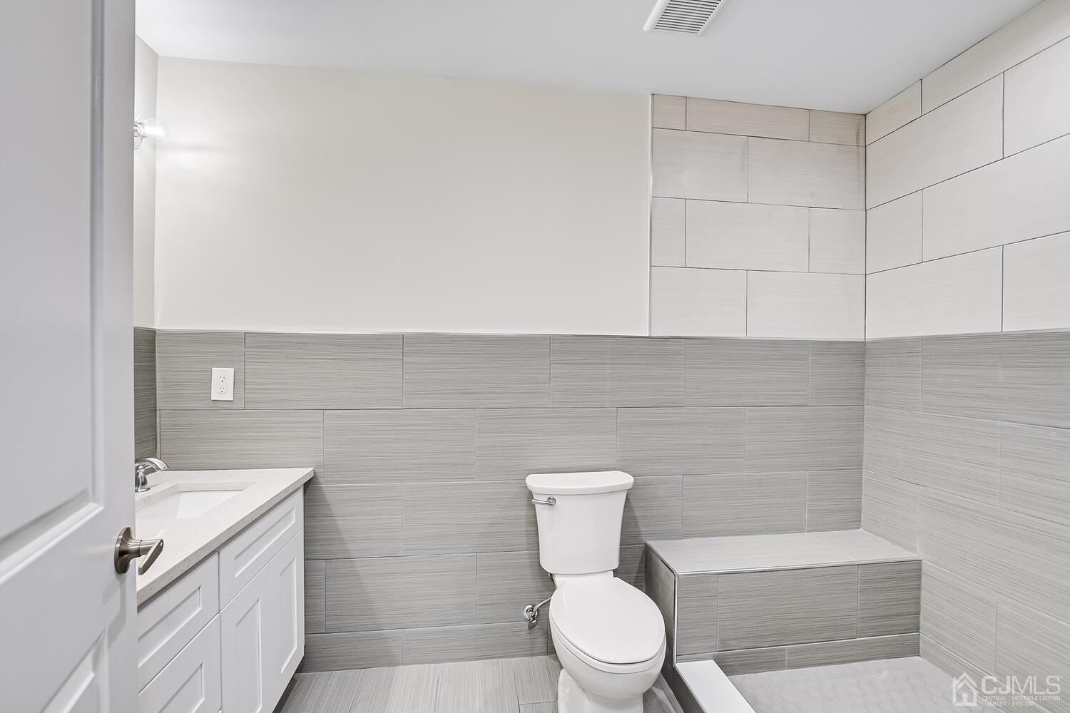 47 West Hill Road Colonia, NJ 07067 - Photo 13 of 18 a bathroom with a toilet a sink and bathtub