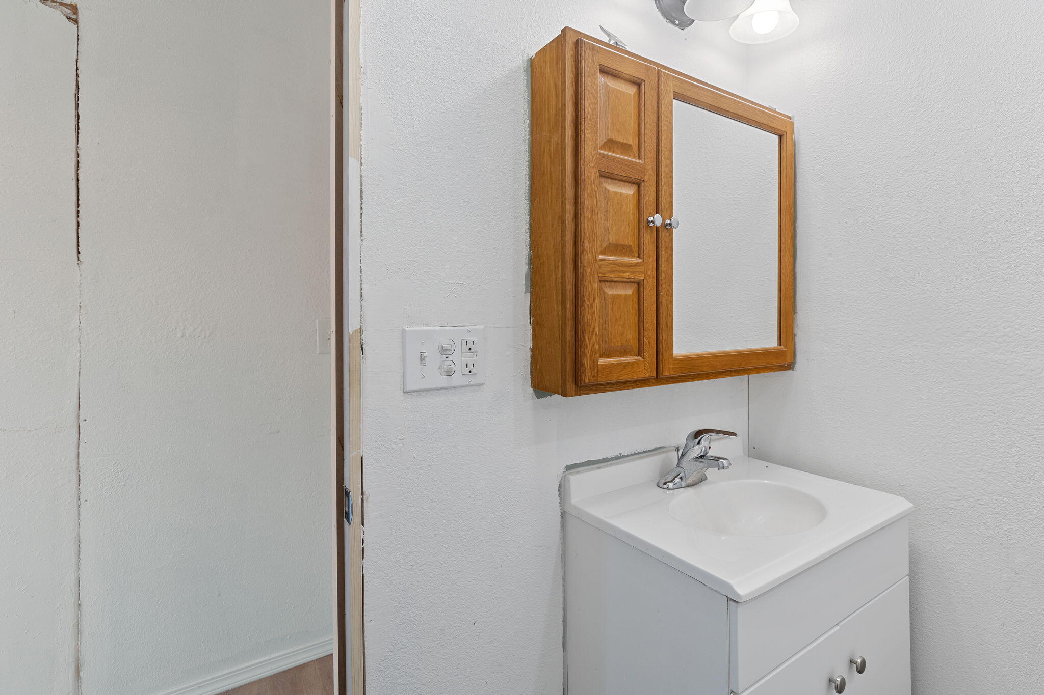 1386 Reuben Road Glendale, OR 97442 - Photo 32 of 34 ADU Bathroom