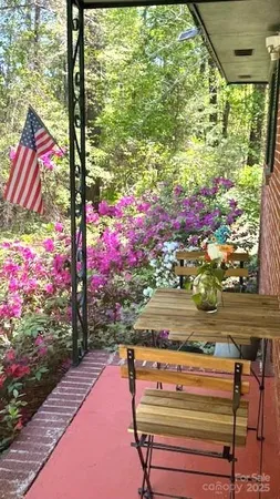 a view of empty room with windows
