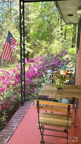 a view of empty room with windows