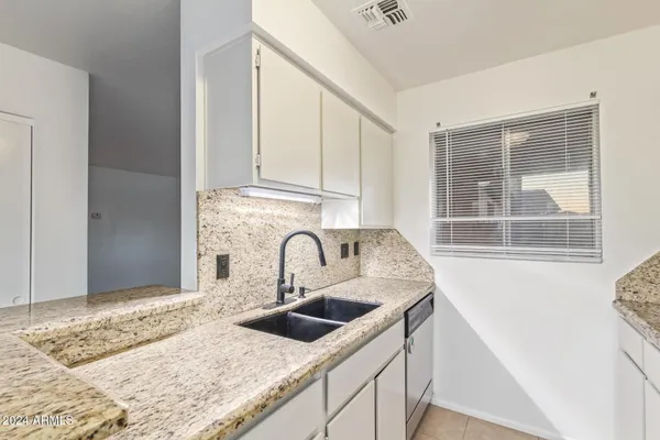 $1,600 | 511 West Blackhawk Drive, Unit 4, Phoenix, AZ 85027