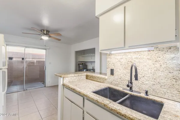 $1,600 | 511 West Blackhawk Drive, Unit 4, Phoenix, AZ 85027