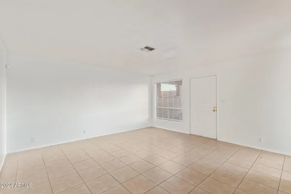 $1,600 | 511 West Blackhawk Drive, Unit 4, Phoenix, AZ 85027
