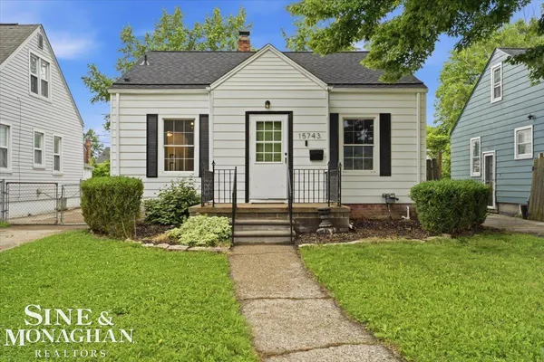 $159,900 | 15743 Ash Avenue, Eastpointe, MI 48021