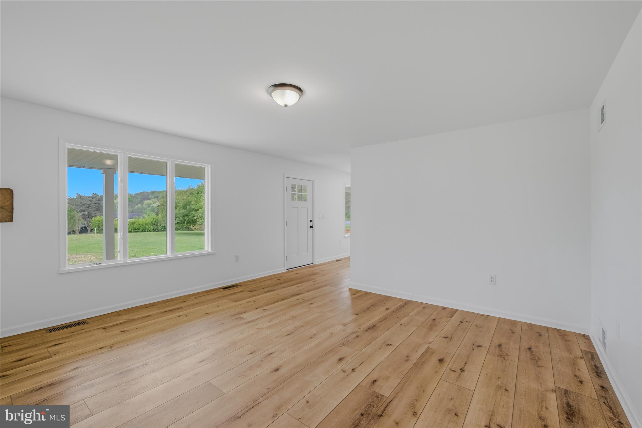 1838 Fulton Road Hedgesville, WV 25427 - Photo 7 of 49 Living Room