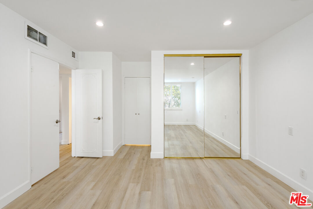 2385 Roscomare Road, Unit D15 Los Angeles, CA 90077 - Photo 9 of 16 Gallery Image 9