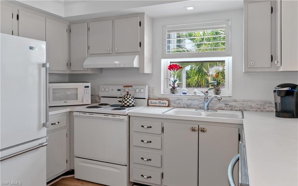5 High Point Circle West, Unit 206 Naples, FL 34103 - Photo 2 of 36