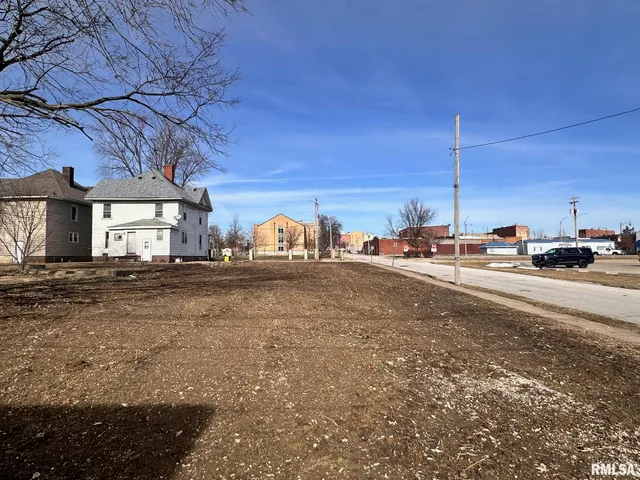 $5,000 | 203 West Beecher Avenue, Jacksonville, IL 62650