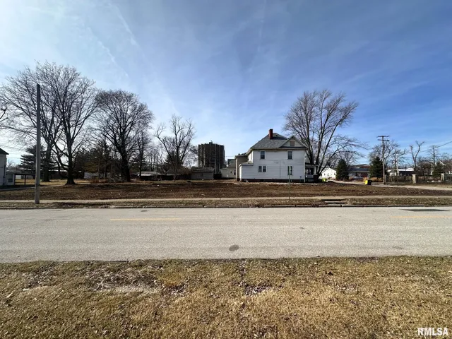 $5,000 | 203 West Beecher Avenue, Jacksonville, IL 62650
