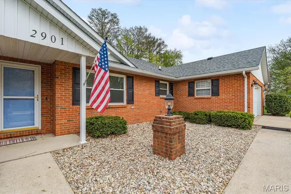 $282,500 | 2901 East Main Street, Belleville, IL 62221