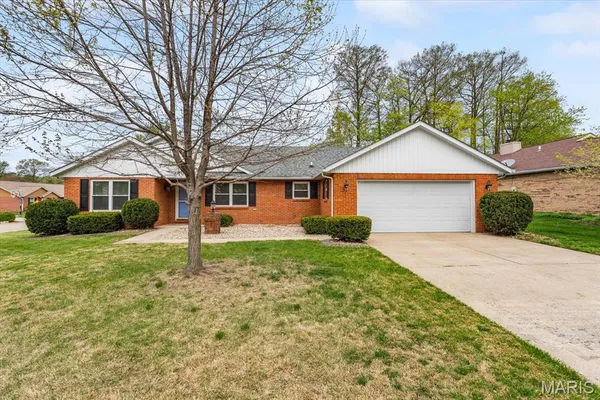 $282,500 | 2901 East Main Street, Belleville, IL 62221