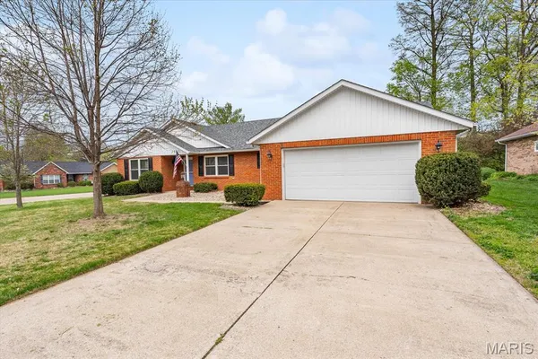 $282,500 | 2901 East Main Street, Belleville, IL 62221