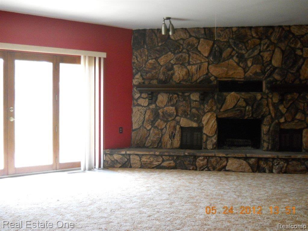 250 Sanders Road Oxford, MI 48371 - Photo 6 of 25 DSCN0039.jpg