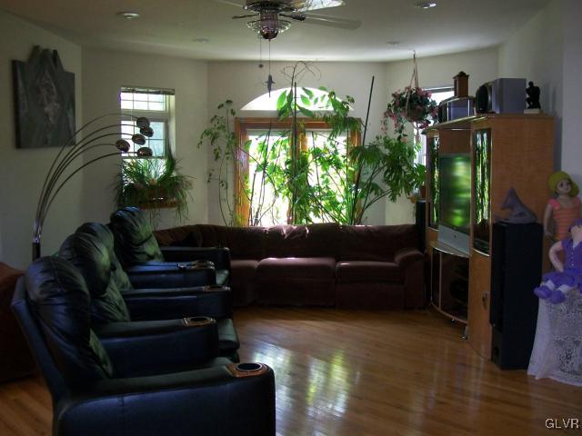 548 Quail Ridge Lane Stroudsburg, PA 18360 - Photo 3 of 24 a living room with furniture and a large window