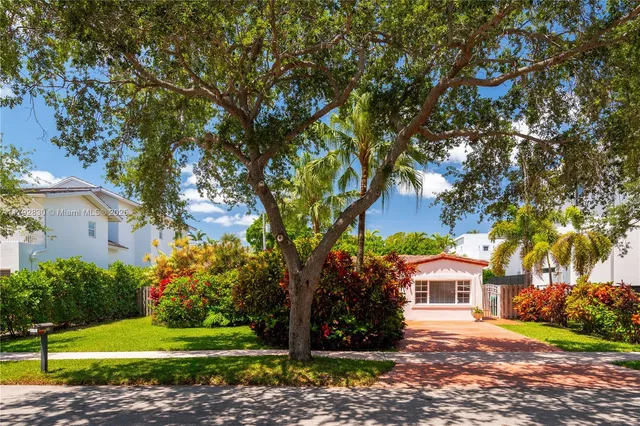 $2,985,000 | 310 Woodcrest Road, Key Biscayne, FL 33149