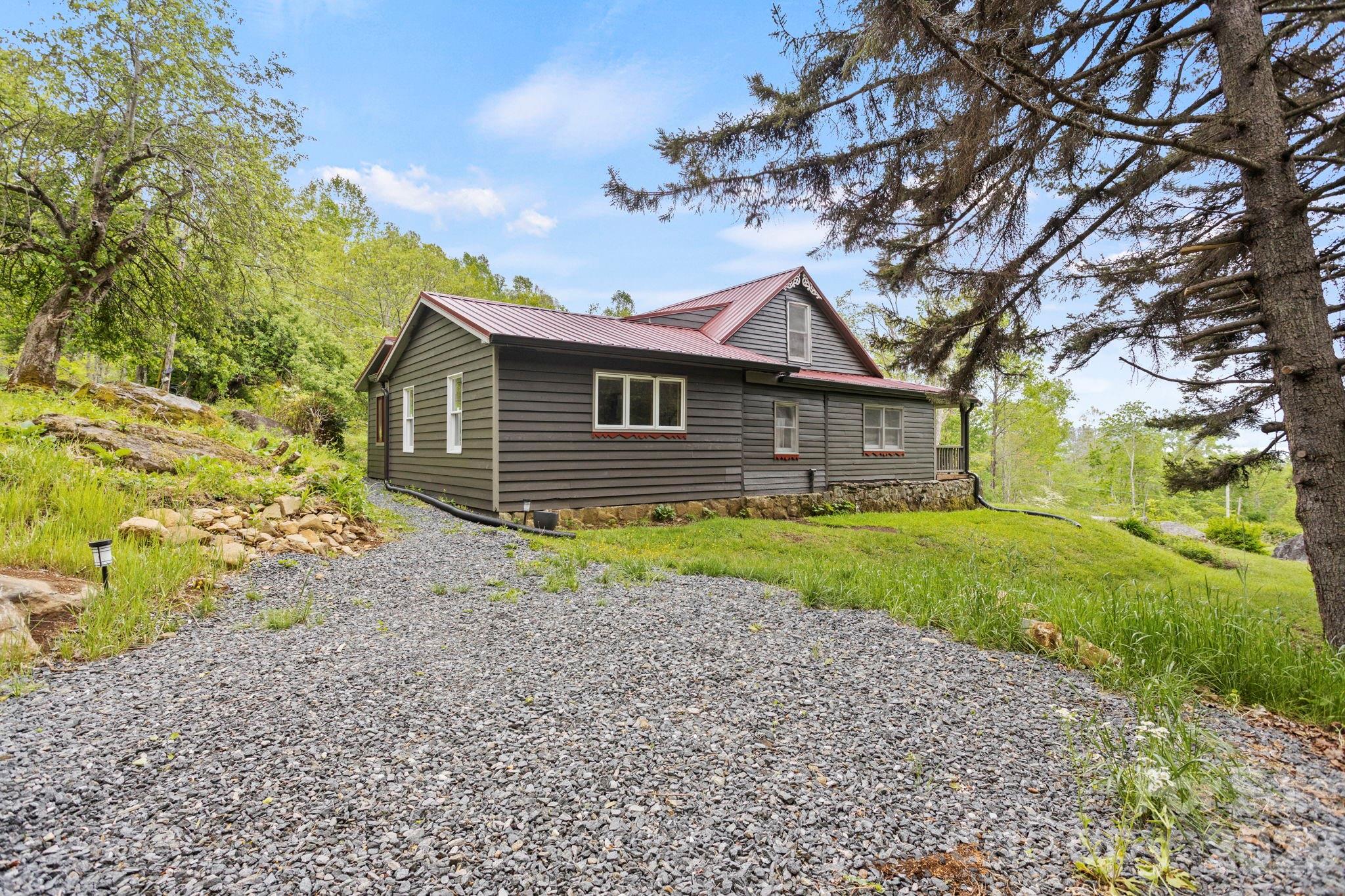 1108 Pine Root Branch Road Bakersville, NC 28705 - Photo 26 of 47