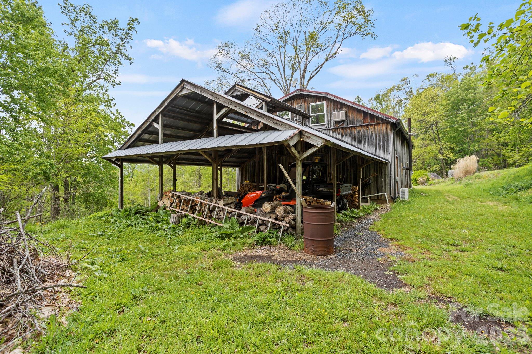 1108 Pine Root Branch Road Bakersville, NC 28705 - Photo 36 of 47