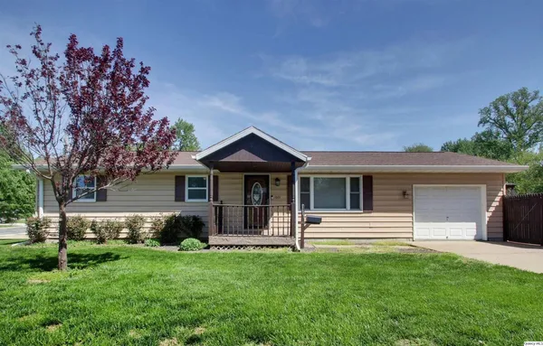 $194,900 | 1601 Van Buren Street, Quincy, IL 62301