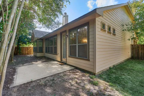 $410,000 | 78 Douvaine Court, The Woodlands, TX 77382