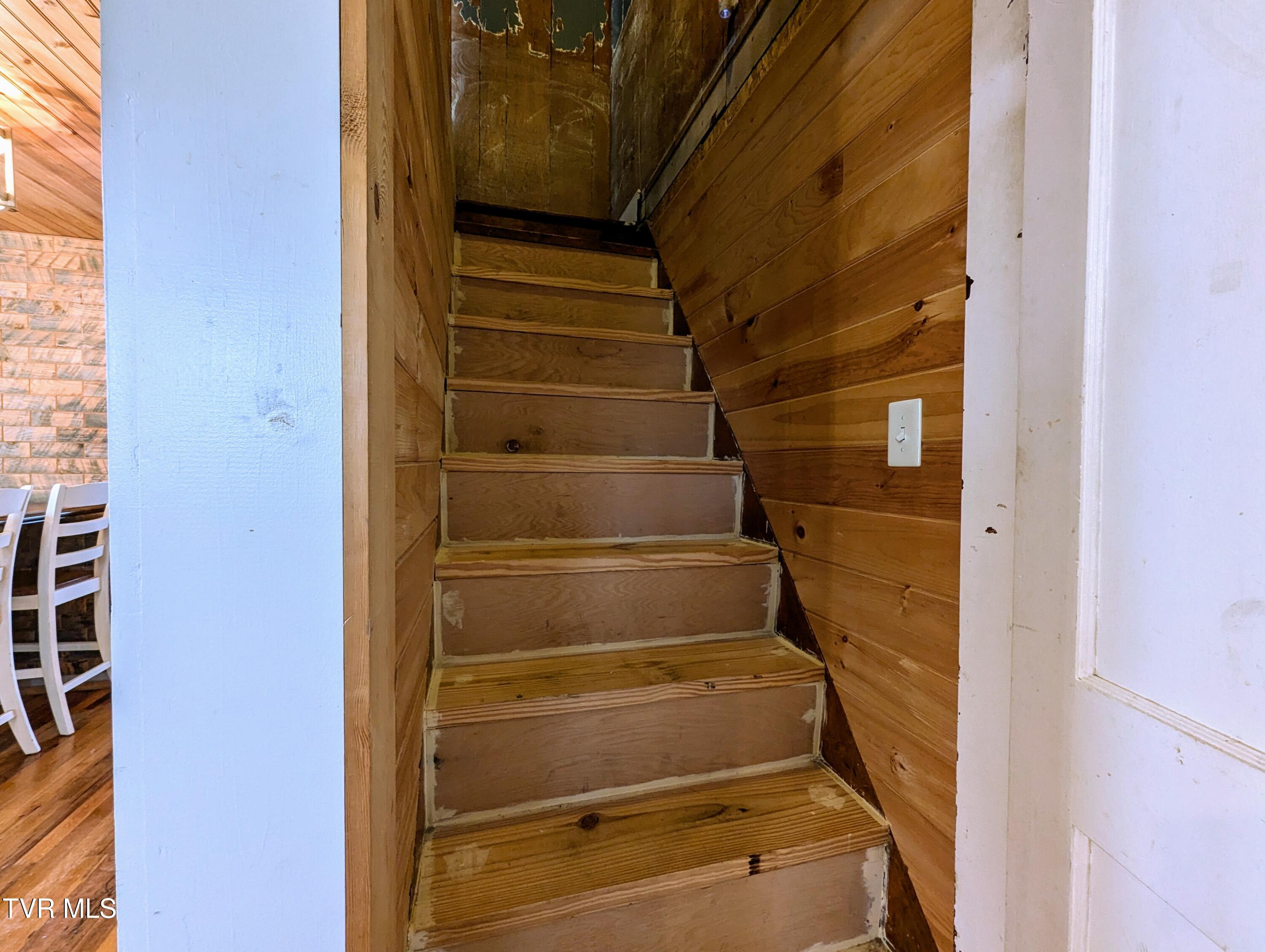 4180 Ridge Road Kingsport, TN 37660 - Photo 28 of 43 Stairs