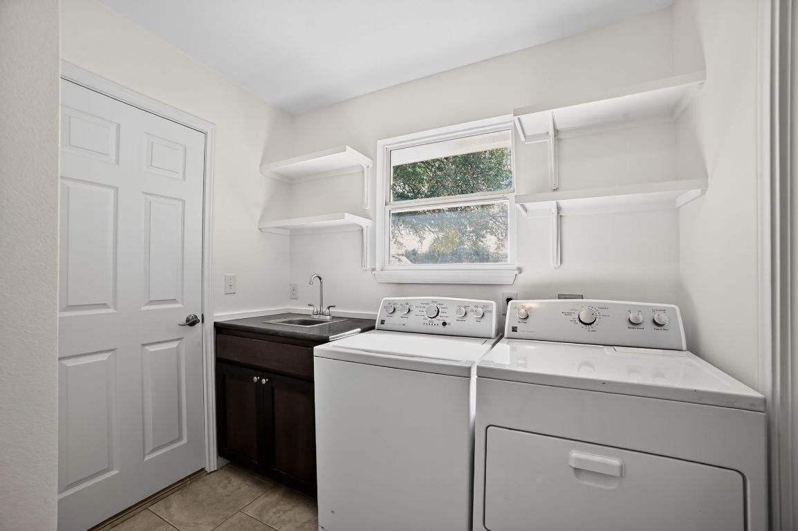 313 Starview Drive Georgetown, TX 78628 - Photo 19 of 38 a utility room with dryer and washer