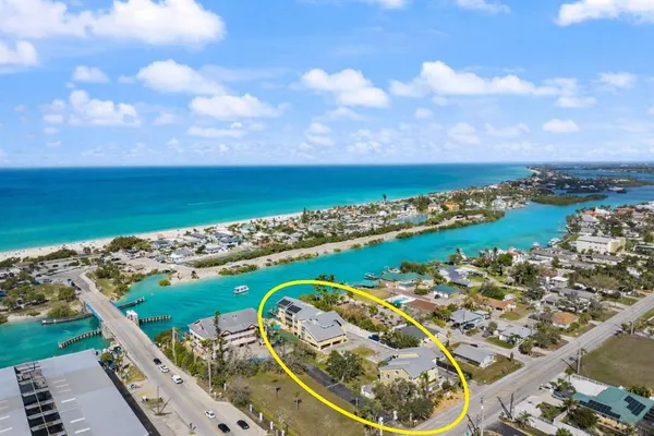 $599,000 | 109 Bayshore Road, Unit 10, Nokomis, FL 34275