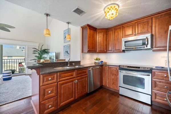 $599,000 | 109 Bayshore Road, Unit 10, Nokomis, FL 34275