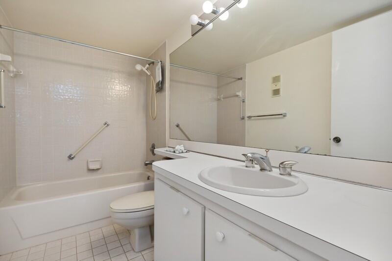 15074 Witney Road, Unit C101 Delray Beach, FL 33484 - Photo 16 of 25 13_15074WitneyRd_Unit101_8_Bathroom_Flex