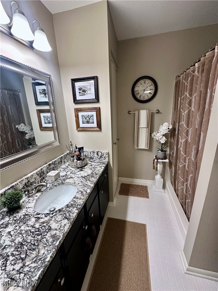 565 Hampton Ridge Drive Akron, OH 44313 - Photo 21 of 24 GUEST BATHROOM LOCATED OF SECOND FLOOR HALLWAY.