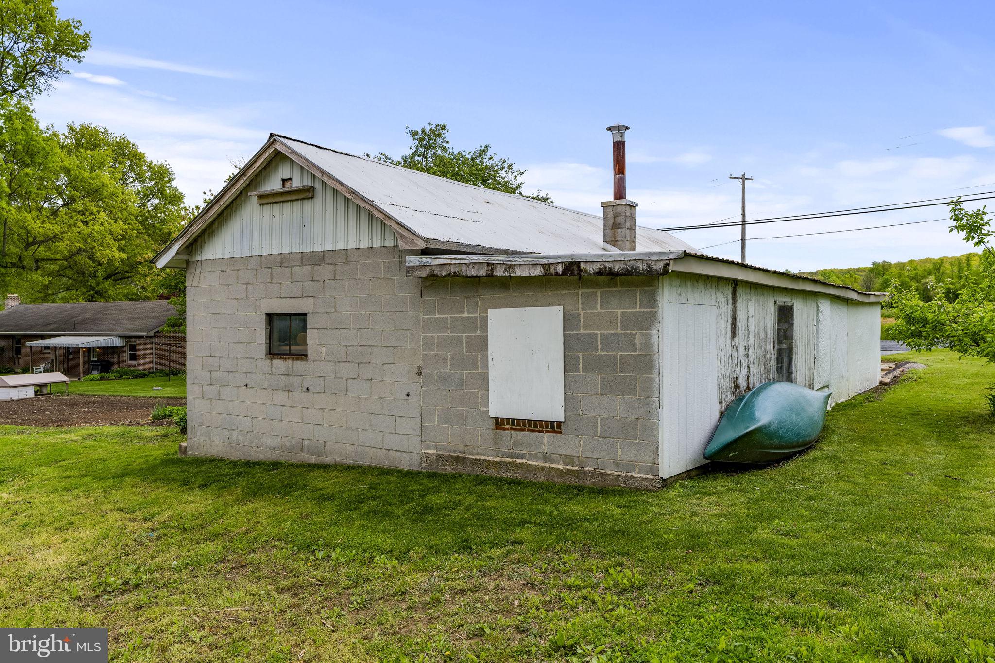 1160 Narvon Road Narvon, PA 17555 - Photo 23 of 64 a front view of a house with garden