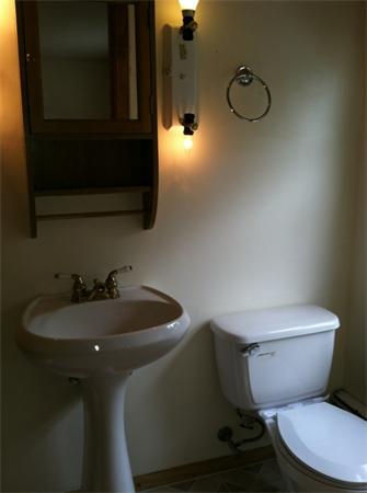 184 Lancashire Road Springfield, MA 01104 - Photo 6 of 7 Gallery Image 6
