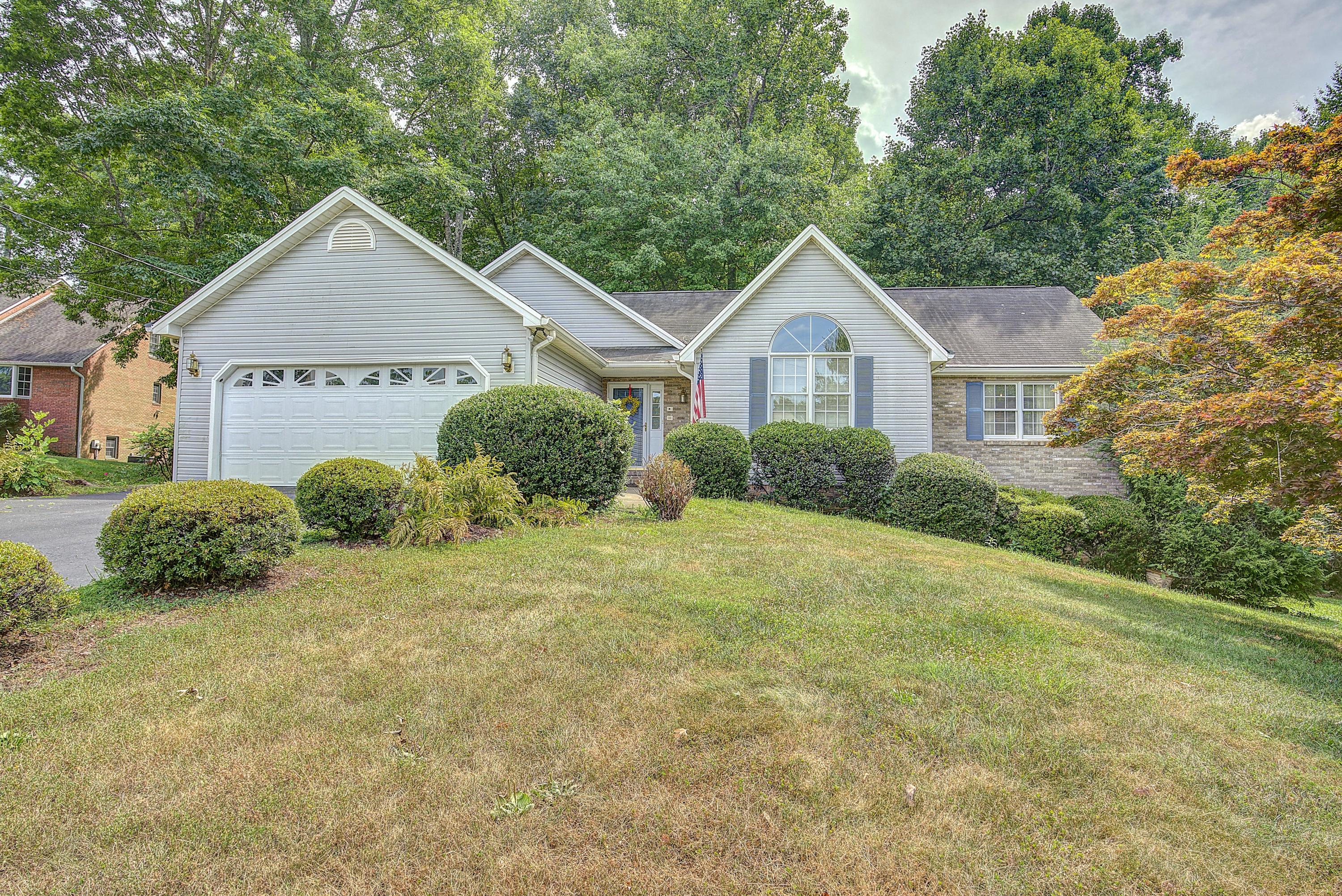 1102 Hillendale Road Johnson City, TN 37615 - Photo 1 of 40 Hillen--40