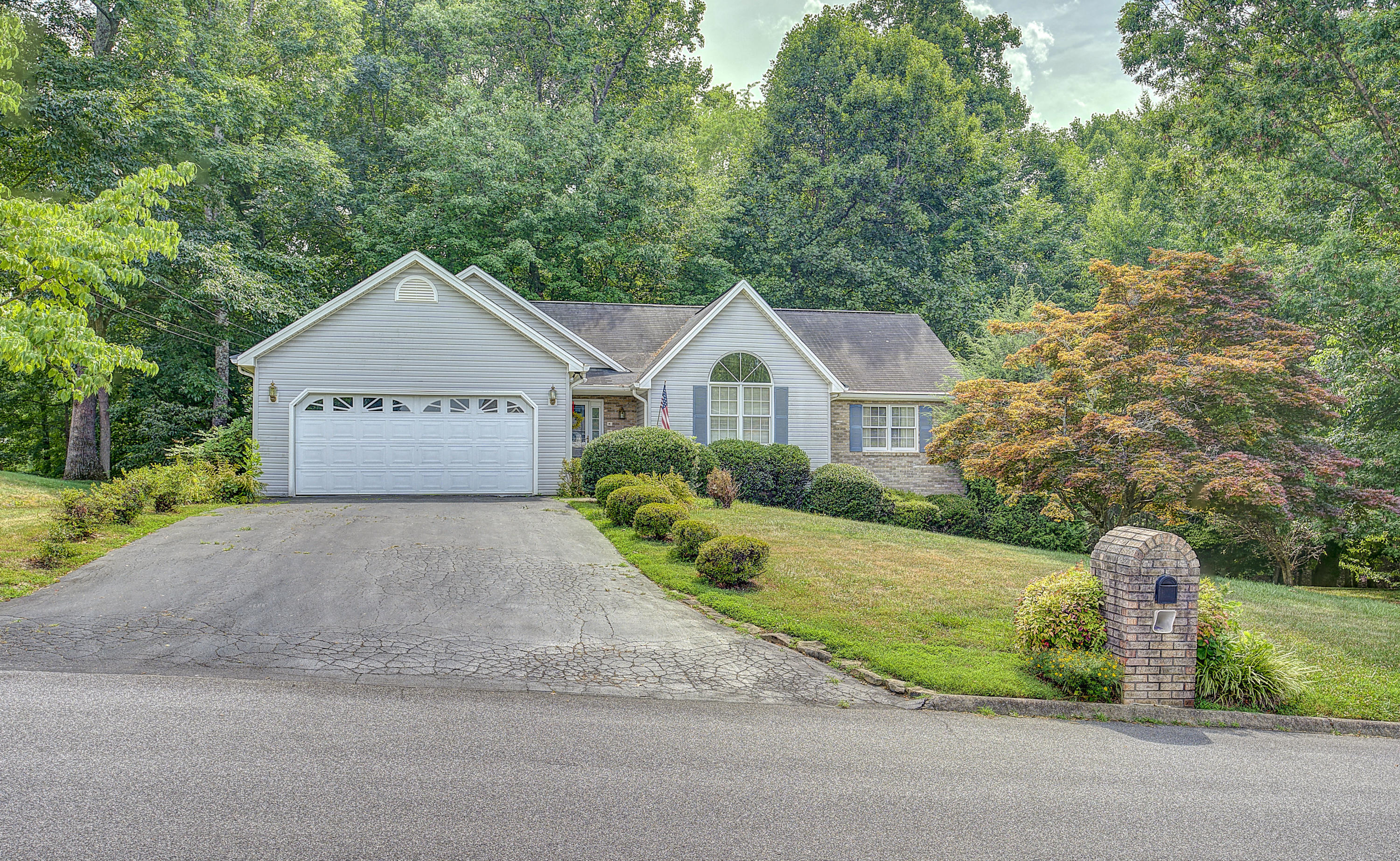 1102 Hillendale Road Johnson City, TN 37615 - Photo 3 of 40 Hillen--42