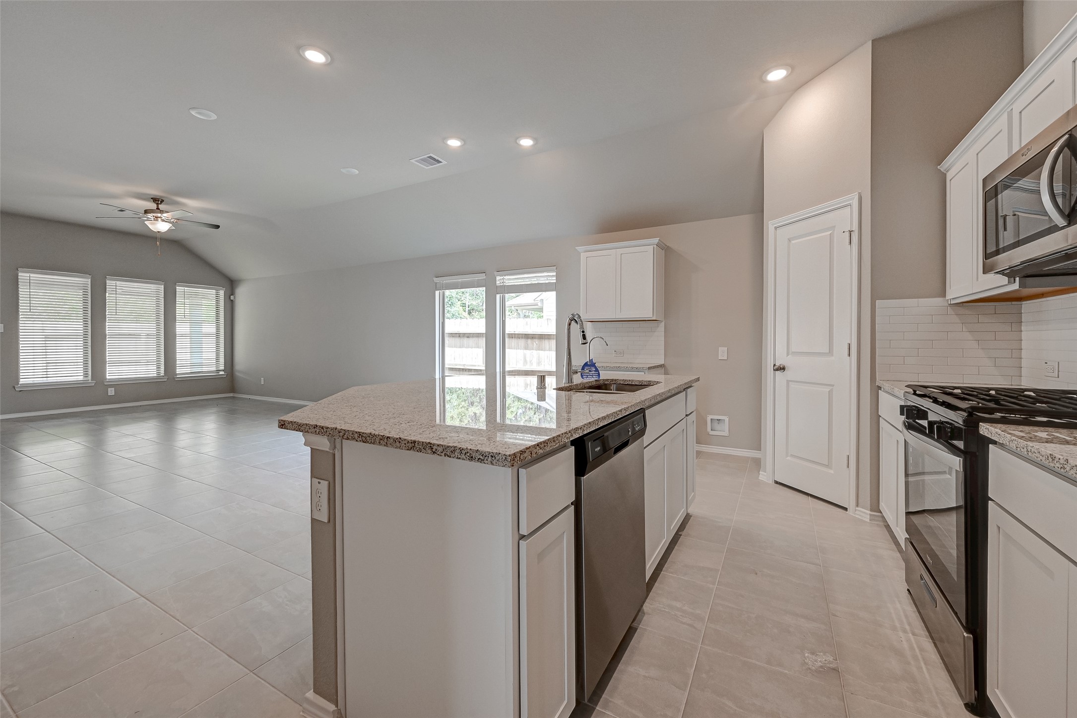 32013 Towering Birch Trail Conroe, TX 77385 - Photo 9 of 41