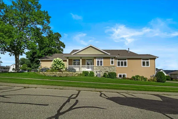 $724,900 | 1329 South Oak Street, Lake City, MN 55041
