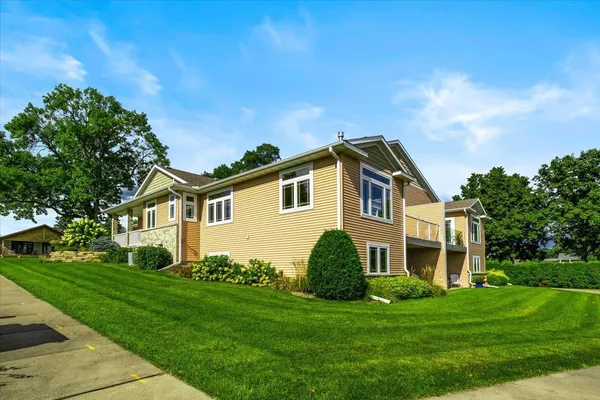 $724,900 | 1329 South Oak Street, Lake City, MN 55041