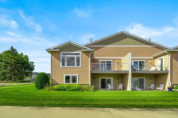 $724,900 | 1329 South Oak Street, Lake City, MN 55041