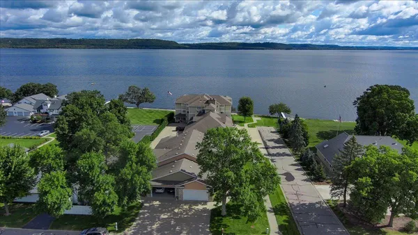 $724,900 | 1329 South Oak Street, Lake City, MN 55041
