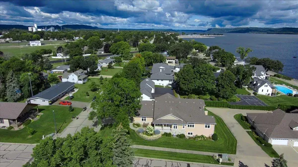 $724,900 | 1329 South Oak Street, Lake City, MN 55041