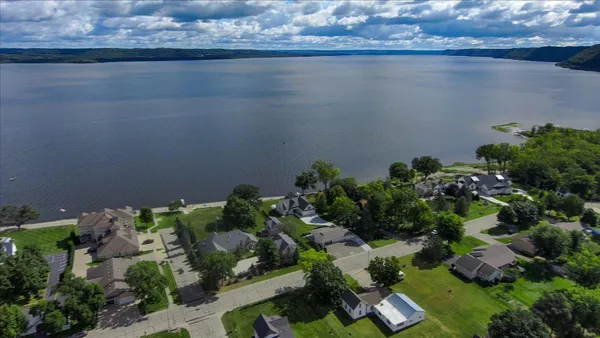 $724,900 | 1329 South Oak Street, Lake City, MN 55041