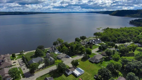 $724,900 | 1329 South Oak Street, Lake City, MN 55041