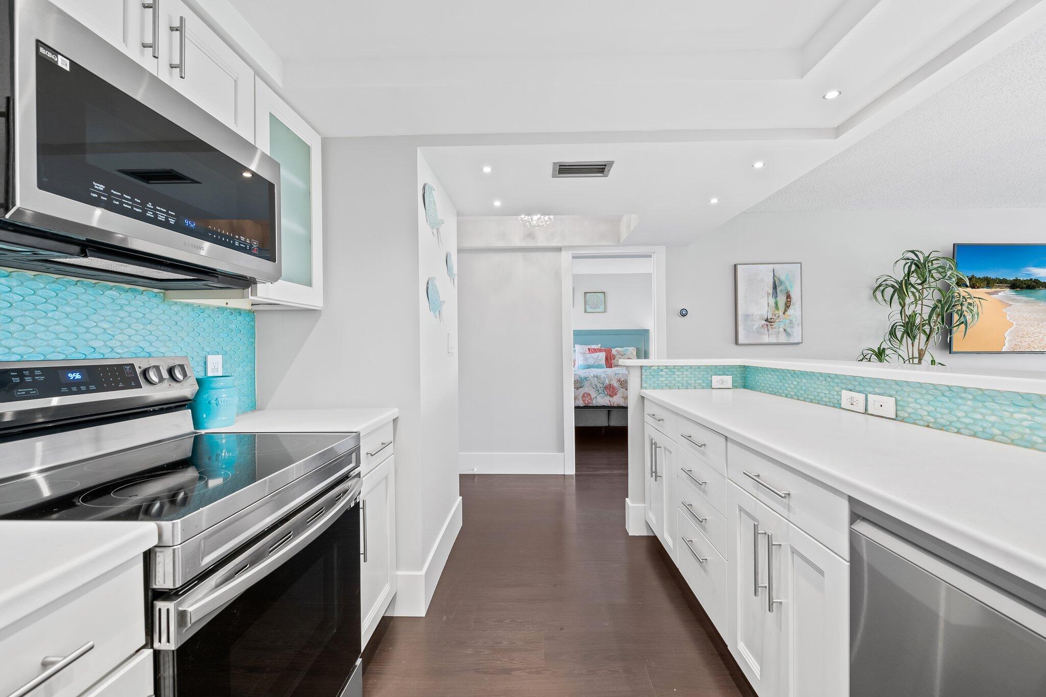 250 Northwest 67th Street, Unit 423 Boca Raton, FL 33487 - Photo 4 of 22 5-web-or-mls-DSC_4727