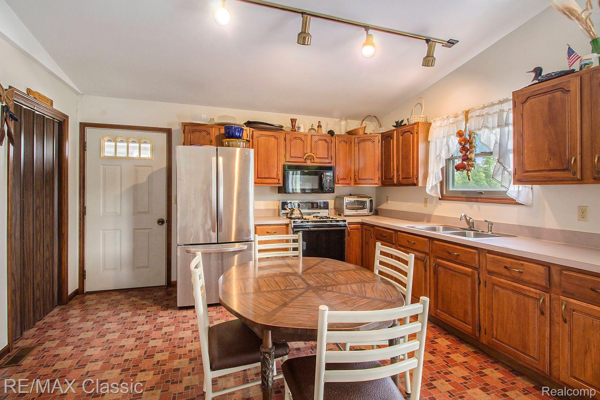 2701 Melvin Road Pinckney, MI 48169 - Photo 12 of 23 Gallery Image 12