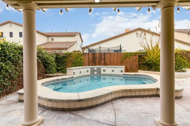a view of outdoor space yard and balcony