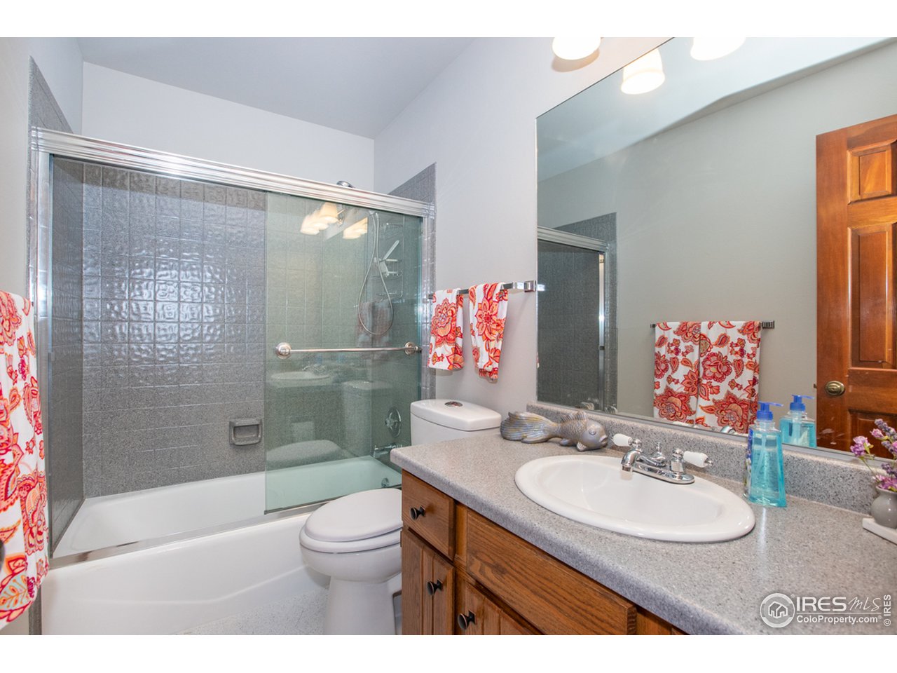1719 Centennial Road Fort Collins, CO 80525 - Photo 23 of 40 Main Bath